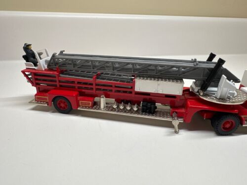 Corgi American LaFRANCE Rochester NY Aerial Ladder Fire Truck Diecast - Picture 6 of 9