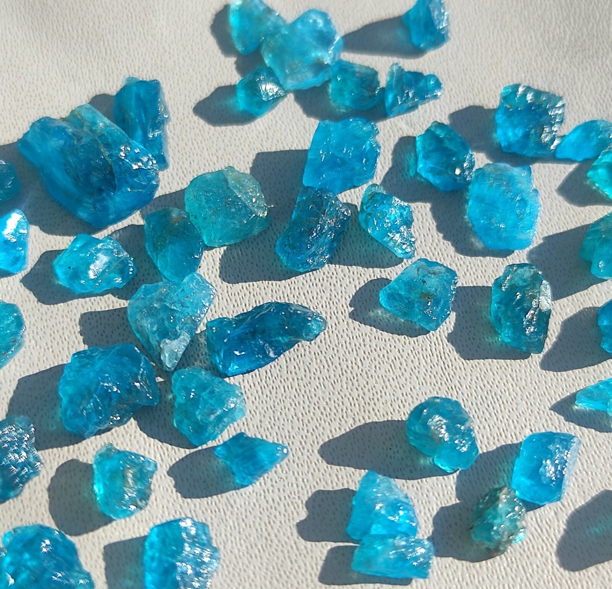 RARE!! 5 Apatites Bleues Naturelles Brutes D'Afrique - 5,36 Carats