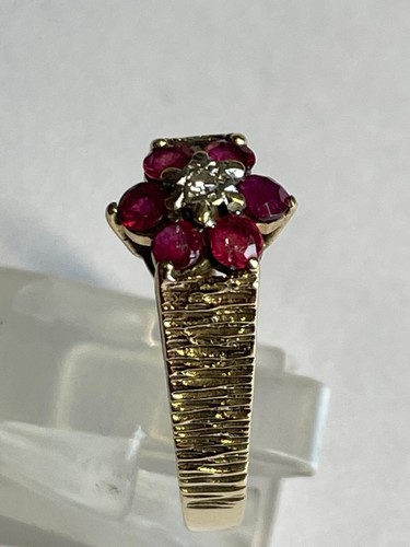 Lovely 9 Carat Yellow Gold DIAMOND & RUBY CLUSTER Ring - Picture 3 of 6