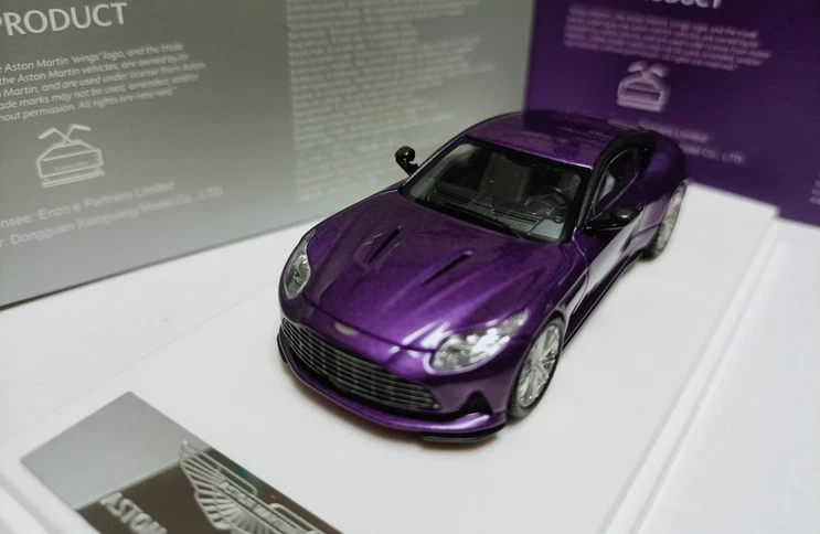 【激レア】Aston Martin DB12 1/64オフィシャルミニカーレッド XiaoGuang Model 1/64 Scale Aston Martin DB12 Coupe Green