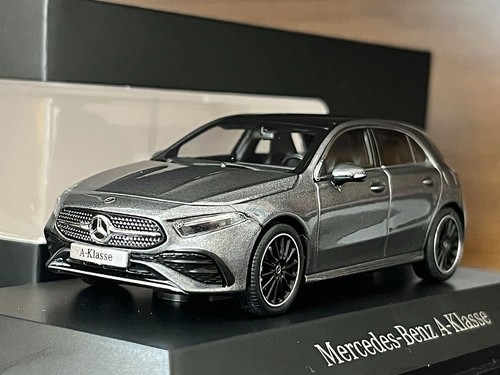 Miniature 1:43 SPARK Mercedes A-Class W177 AMG Line 2018 Jaune - B66961047