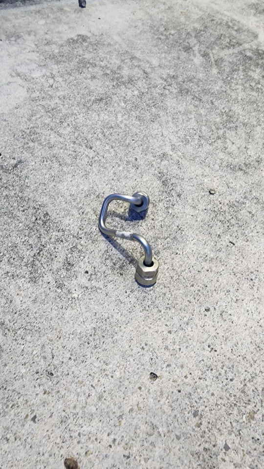 Línea de inyectores de combustible OEM 2016 GMC Terrain 2,4 L Ecotec - línea de combustible de alta presión Foto 3 de 4