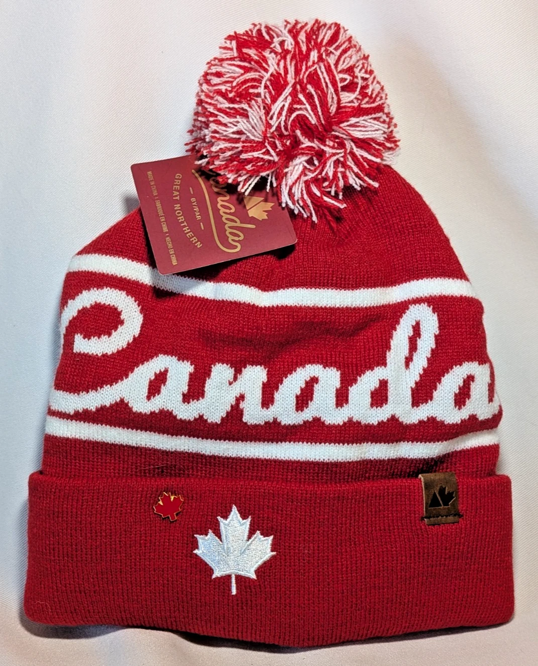 NWT Canada Great Northern fleece lined hat red beanie maple leaf pin embroider