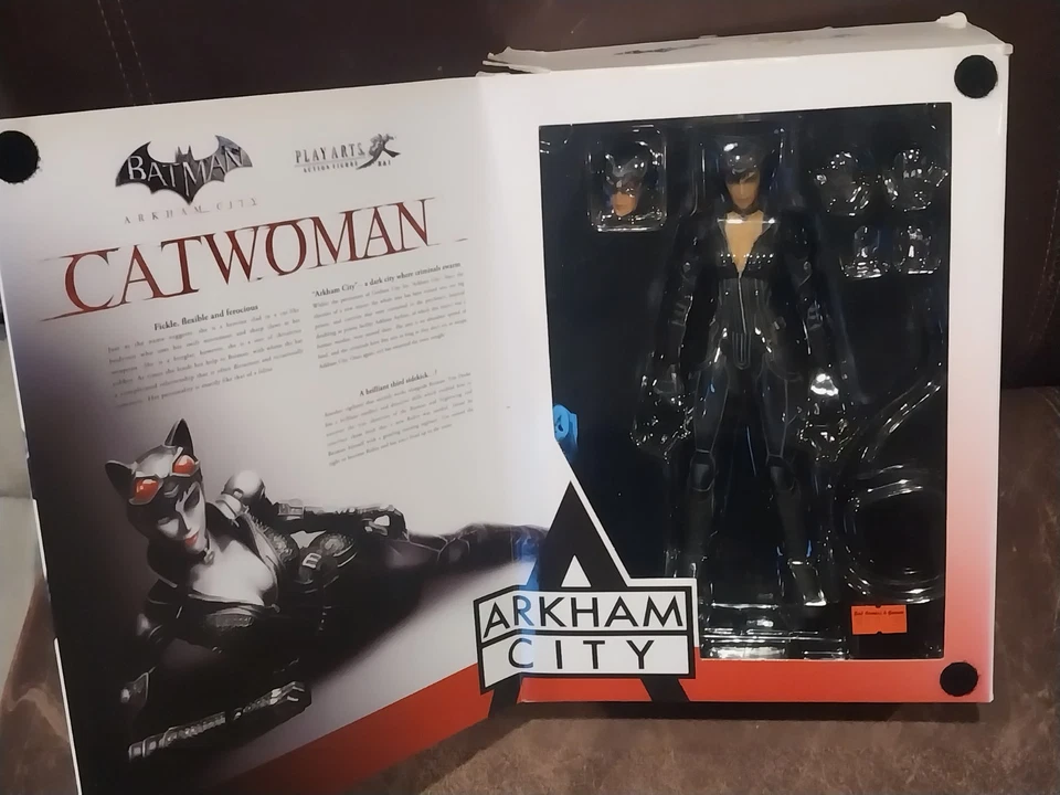 Boneco de ação Play Arts Kai nº 2 CATWOMAN Arkham City - Imagem 2 de 4