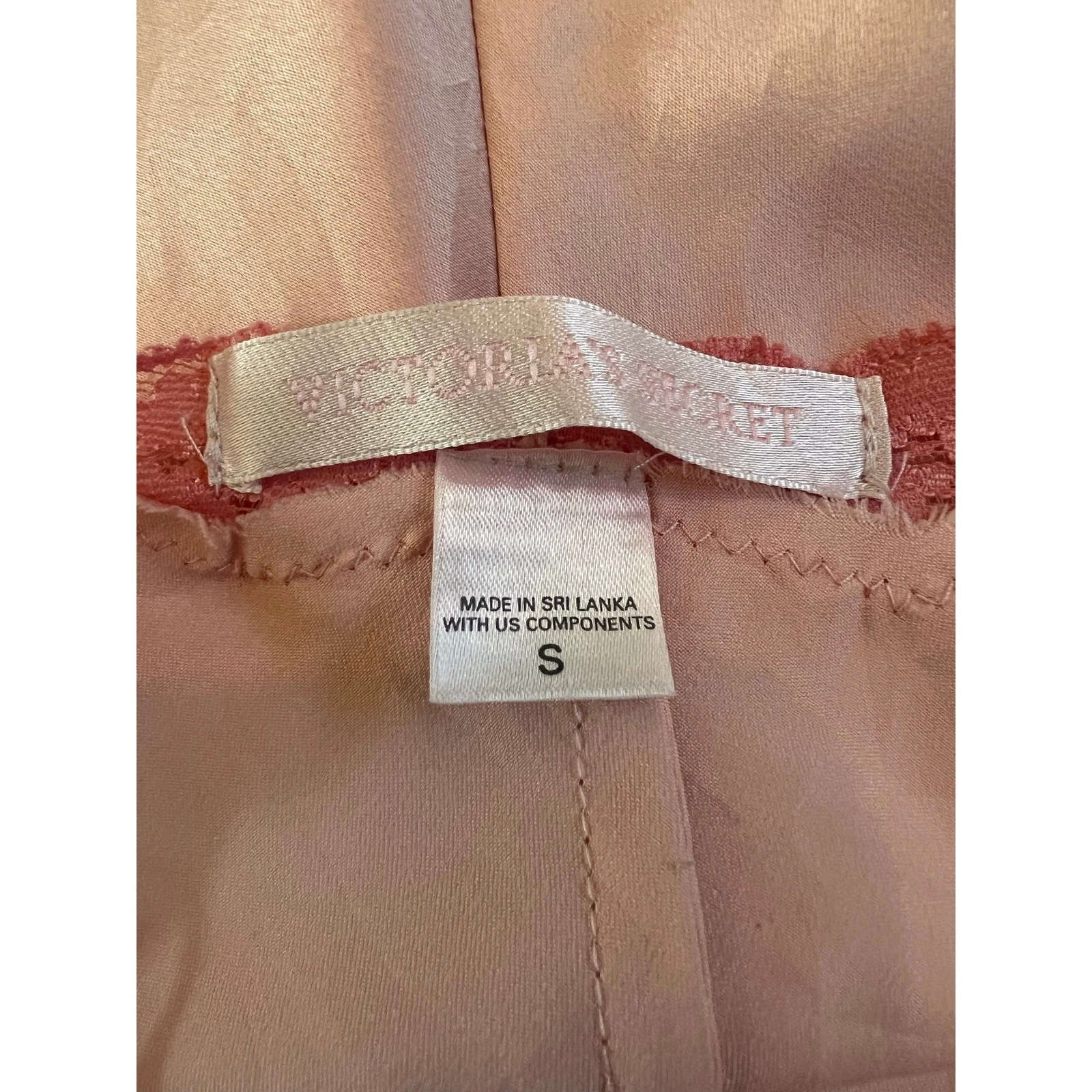 UNDERCOVER Abito Victoria's Secret rosa slip con orlo in pizzo rosa scuro e spacco taglia S