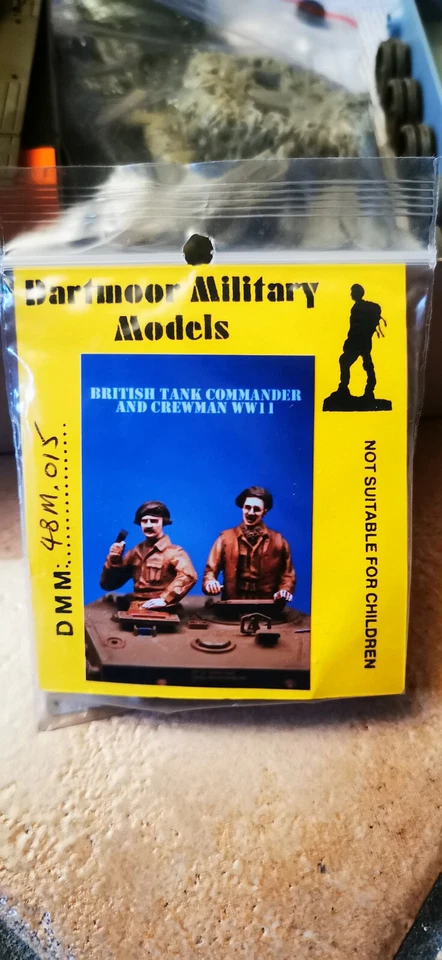 TAMIYA Cromwell Mk4 scala 1/48 + tk resina torre con foglie parzialmente montato - Immagine 4 di 4