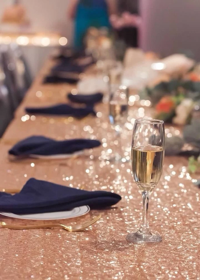 Ropa de boda de lentejuelas de oro rosa, tres dimensiones en foto. Pedir $100 o BO. Foto 2 de 4