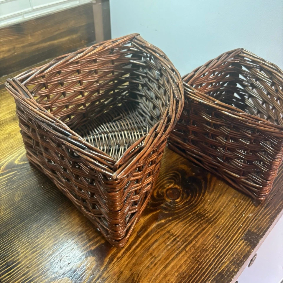 2 cestas esquineras de mimbre marrón Foto 3 de 4