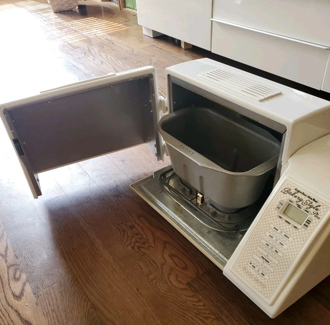 West Bend Automatic Bread Maker Bakery Style Plus 2LB Double Paddle Model 41087