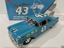 43 Richard Petty 1957 Oldsmobile Hardtop Autographed Rc2 1800