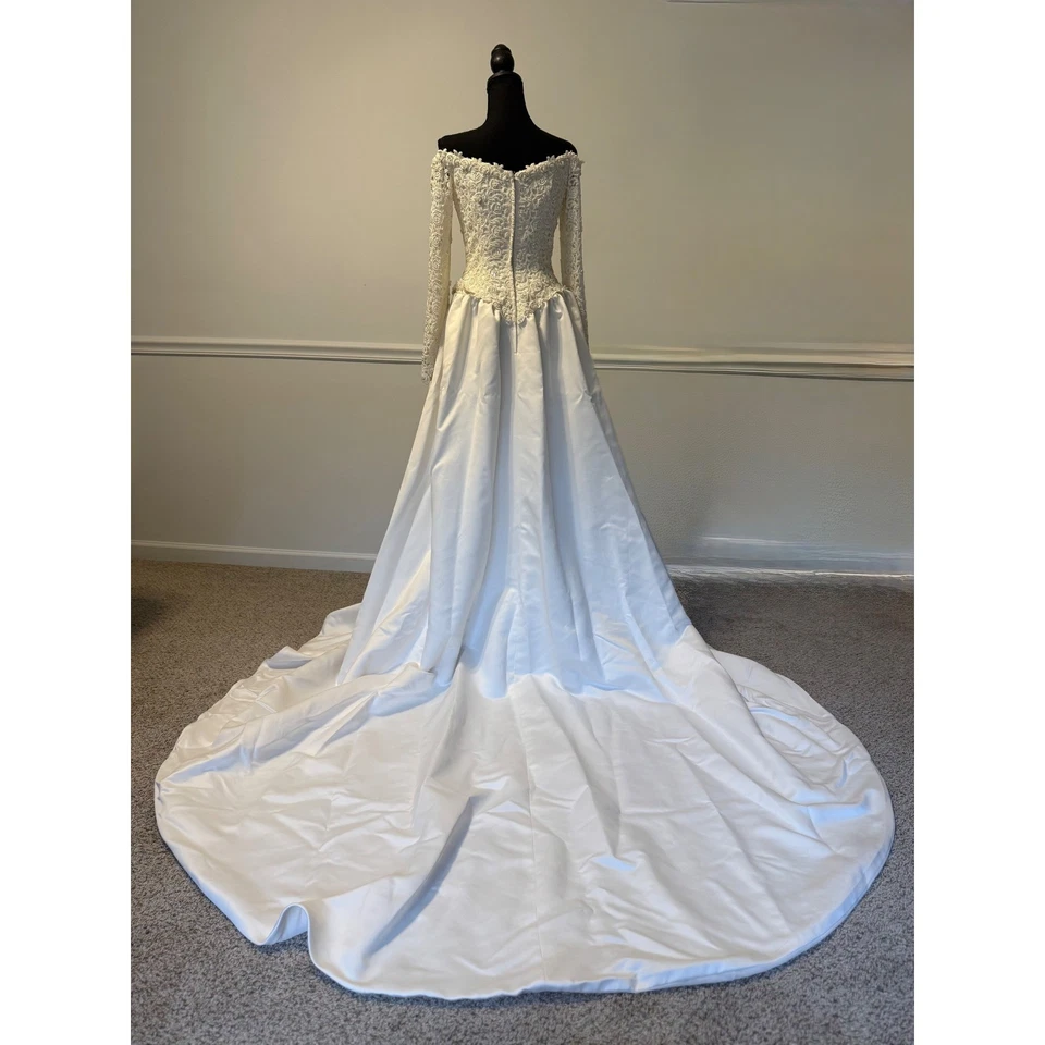 Vintage 80s Wedding Dress bride XS/ S Lace embroidery Satin chapel Train Pallas - Image 2 of 4