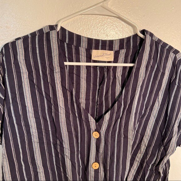 Universal Thread Women’s Size Medium Button Down … - image 3