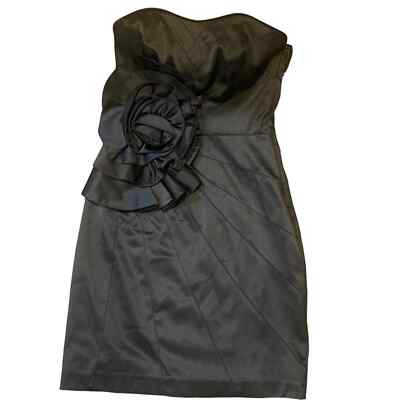 White house black market sweetheart shaped cocktail dress with a flower  detail