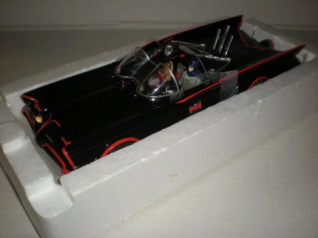 HOT WHEELS SCALA 1/18 BATMAN CLASSIC SERIE TV - Immagine 3 di 4