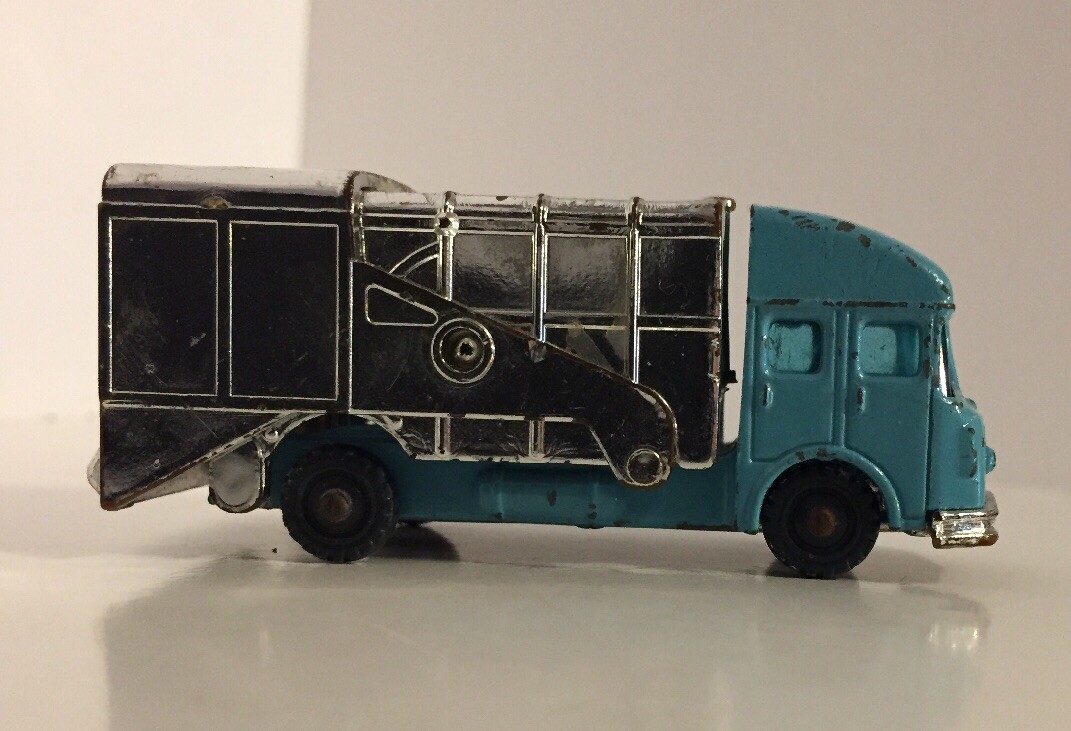 Vintage Husky S & D Refuse Van England Great Britain Die Cast Blue Tint Windows thumbnail 4