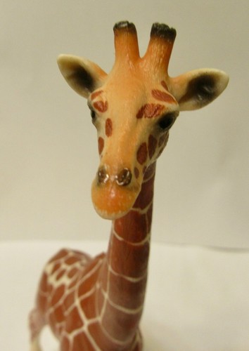 Schleich Adult Giraffe Animal Figurine ( 2015 ) 7" Tall - Picture 5 of 8