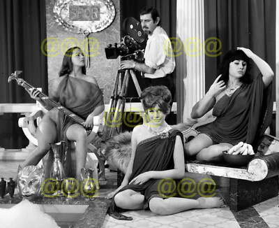 Photo - June Palmer & Dawn Grayson on set "The Naked World of Harrison