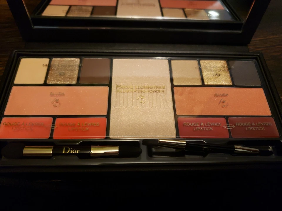 Dior Holiday Couture Palette Color & Shine Essentials for Face, Eyes & Lips NIB - Image 4 of 4