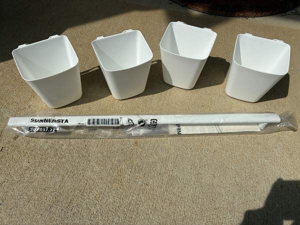 IKEA SUNNERSTA Estante + Riel (303.037.22) con 4 Tazas Colgantes - NUEVO Sellado