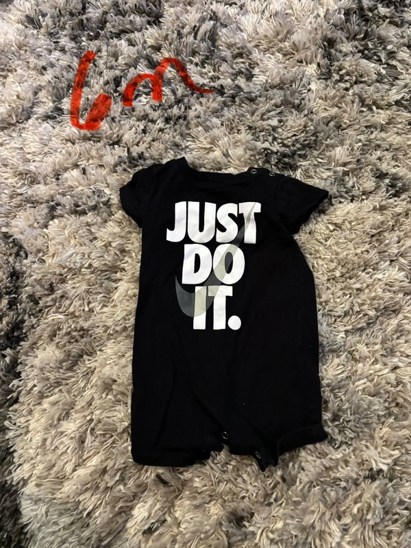 Boys Nike romper size 6 months short sleeve multicolor 