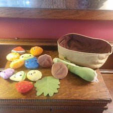 IKEA DUKTIG PLUSH PRODUCE LOT W/SOFT BASKET 15 PCS. CLEAN