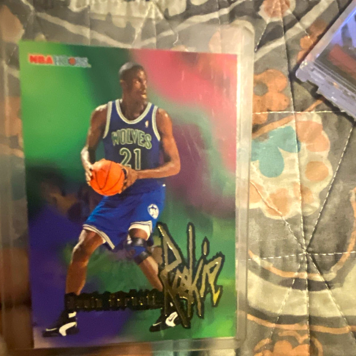 SkyBox Kevin Garnett Basketball Autographed Sports Trading Cards