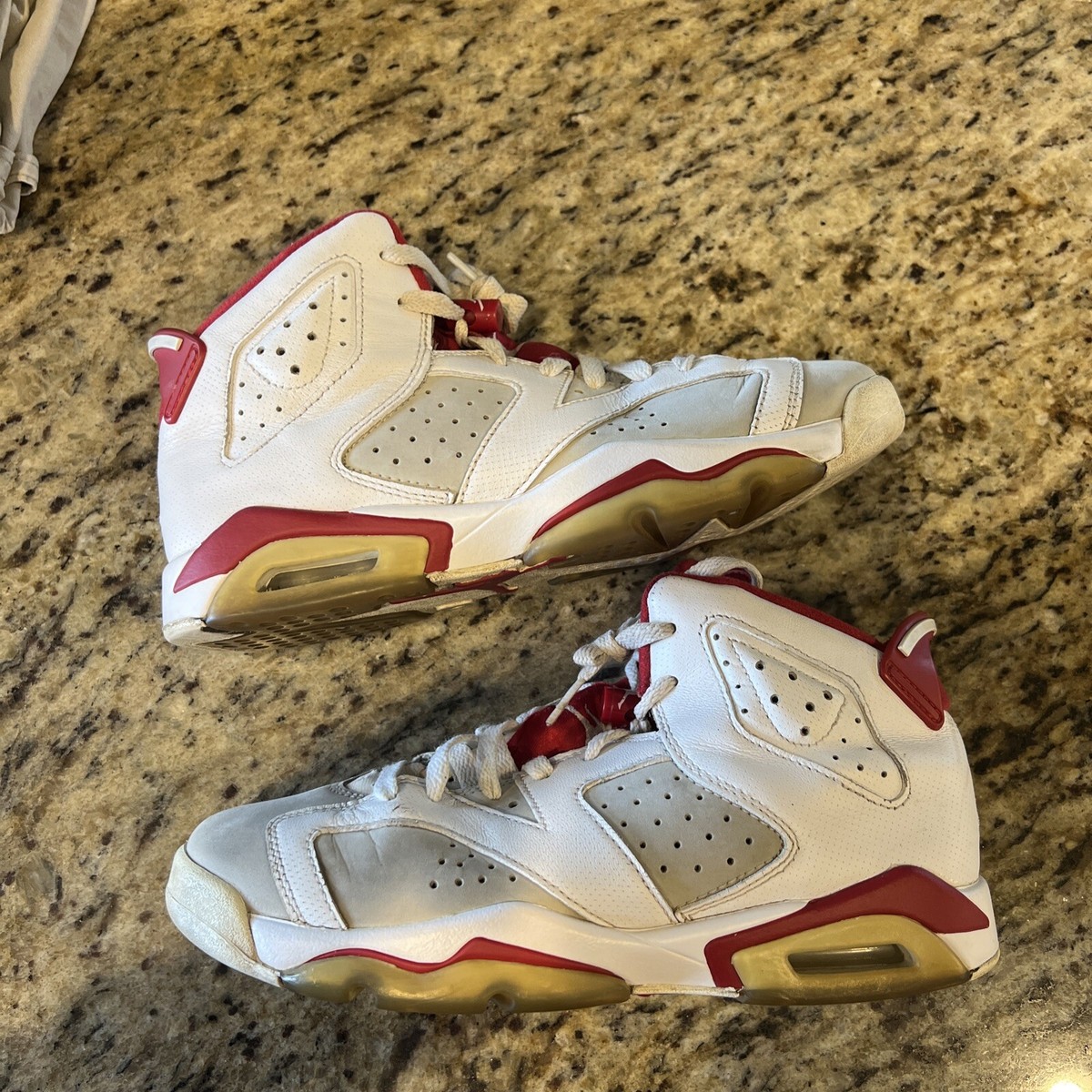 Retro Jordan 6’s alternate hare AIR JORDAN 6 ALTERNATE EARLY REVIEW UP CLOSE ON FOOT  main image 4