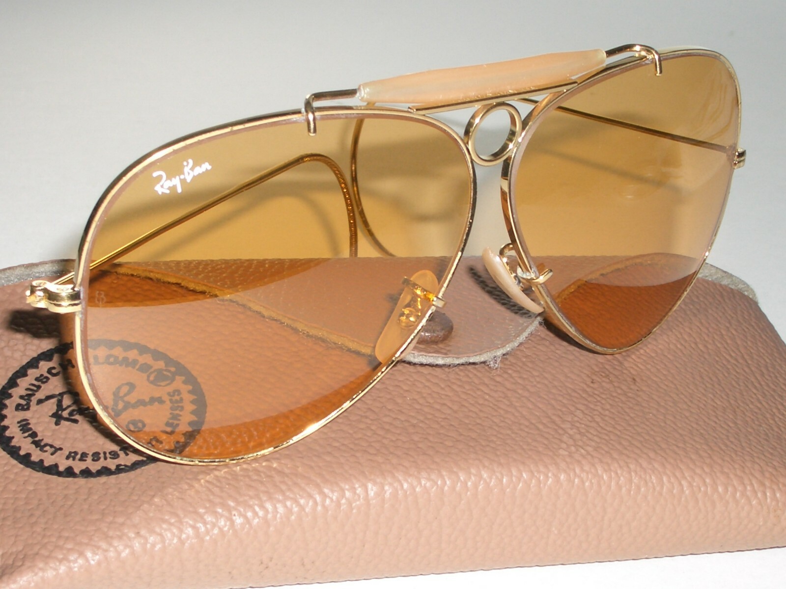 CIRCA 1980's VINTAGE BAUSCH & LOMB RAYBAN AMBERMATIC SHOOTING