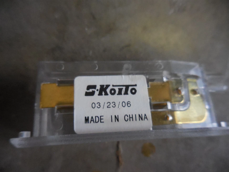 Lámpara de luz de carga para maletero Cadillac STS Koito 2004-2009 usada OEM Foto 3 de 4