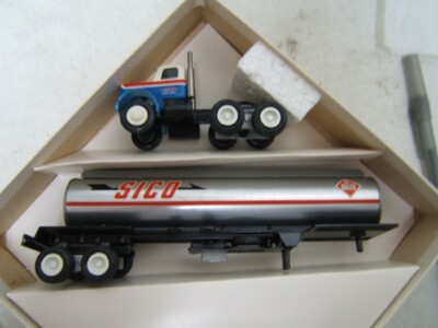 Winross SICO Tanker Tractor Trailer White 9000 Cab 1/64  MIB 1986