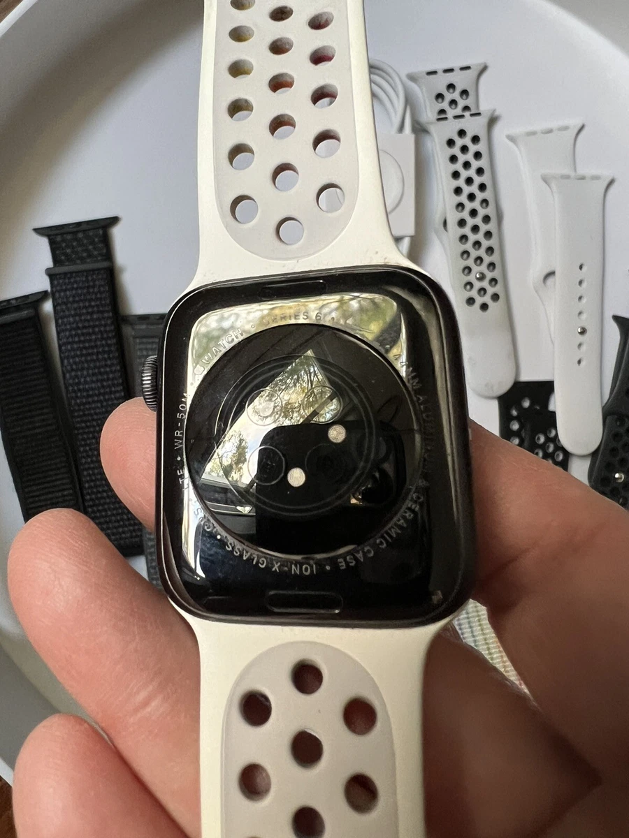 Apple Watch Nike Series 6 GPS + Cellular, 44mm Space Gray Aluminum