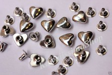 Borchie sfuse in lega forma cuore con rivetto colore argento diametro 10mm