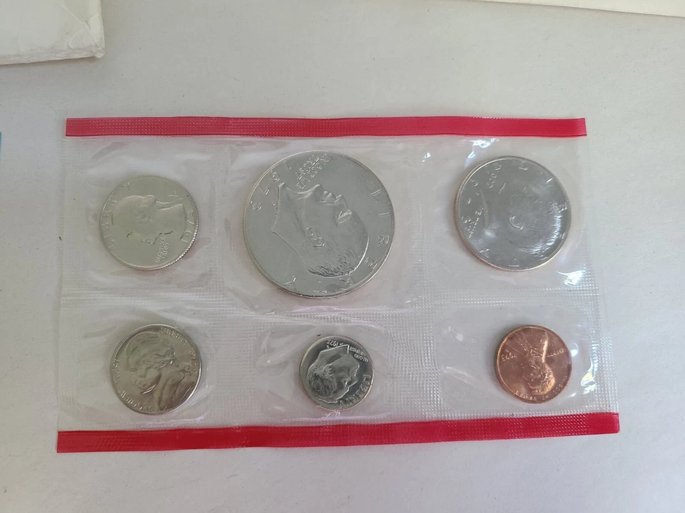 U.S. Mint 13-Coin Uncirculated Set 1973 - Denver & Philadelphia Mints + 1c S Min - Image 3 of 4