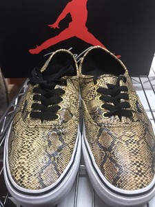 vans authentic snakeskin