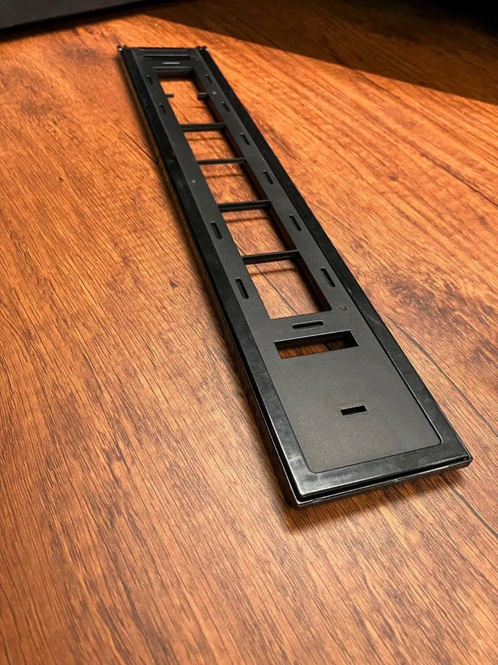 Microtek Artixscan 4000tf Film Scanner (w/ 35MM film holder) - Powers On, Clean - Image 2 of 4