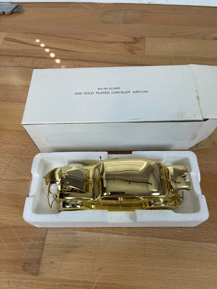 Carro Chrysler Airflow de metal fundido folheado a ouro 1936 com caixa escala 1:24 GLDAIR - Imagem 4 de 4