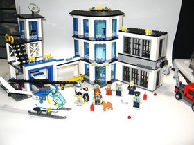 LEGO City Police Station 60141 Complete Set Buildings Police Vehicles
