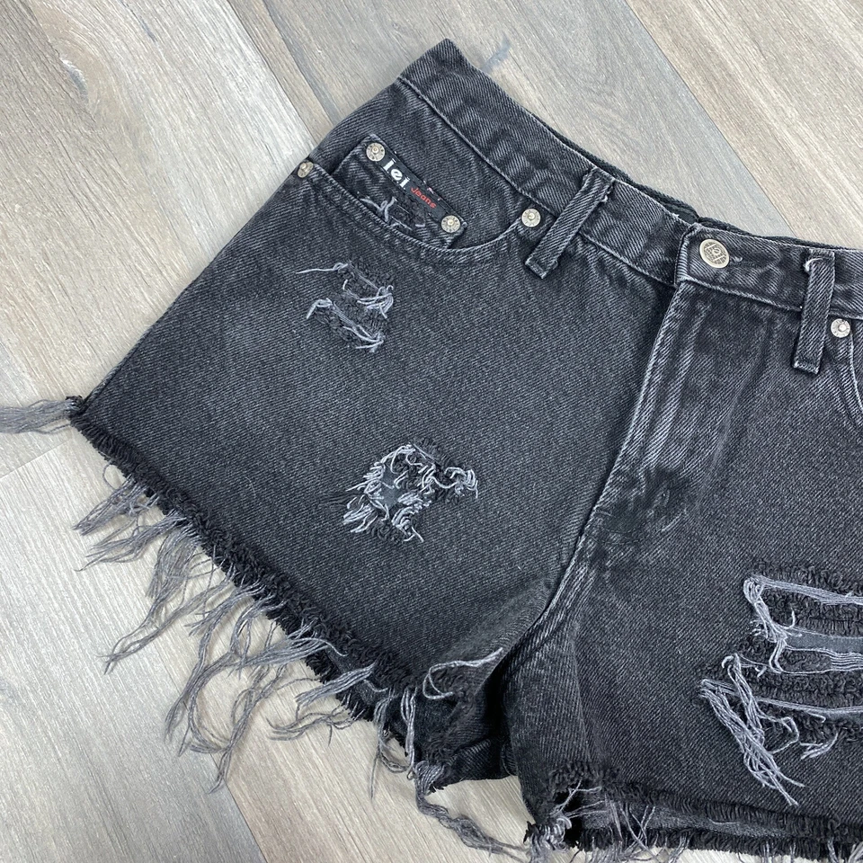 L.E.I. Pantalones cortos de jean de tiro alto Y2K para mujer desgastados negros 9 juniors dobladillo crudo Foto 2 de 4