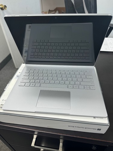 Microsoft Surface Book 2 13.5" Touch 2-in-1 i7- 8650U 8GB 256GB SSD W10 Platinum