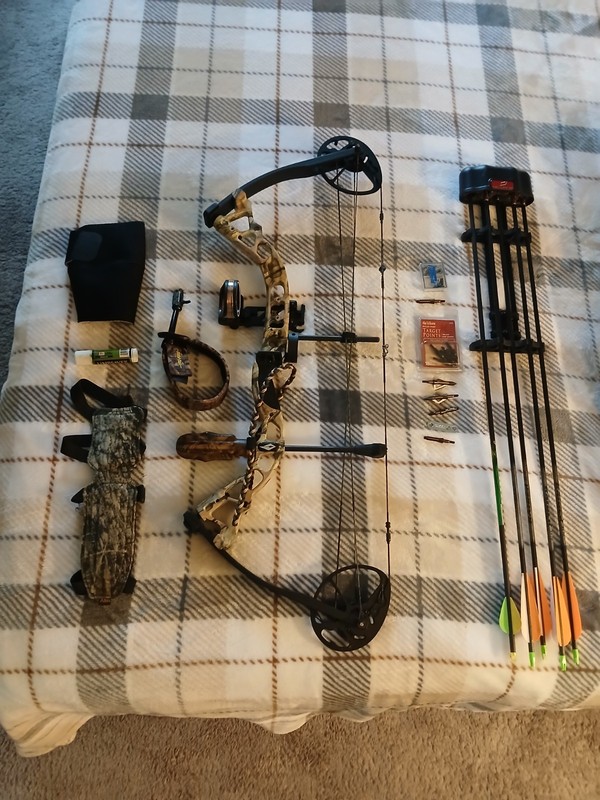 Hunting Diamond Archery Infinite Edge Pro RH 70 lb Compound Bow - B12489