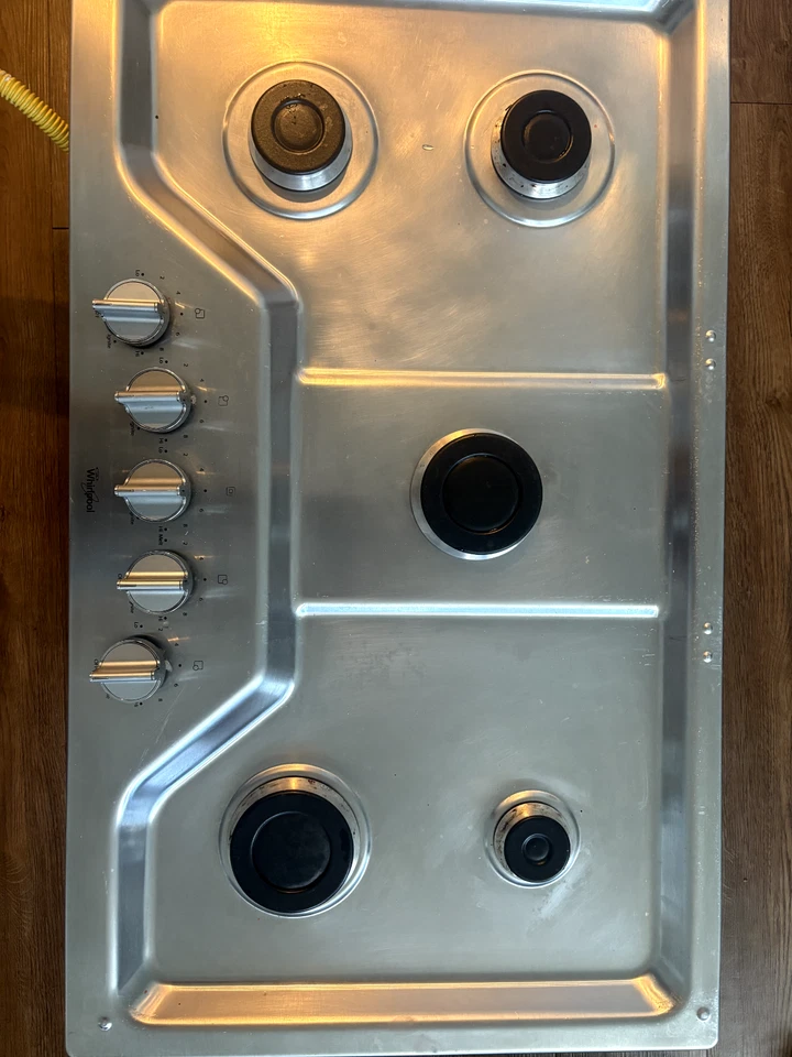 Cocina de gas Whirlpool 36" 5 quemadores en acero inoxidable WCG51US6DS00 Foto 2 de 4