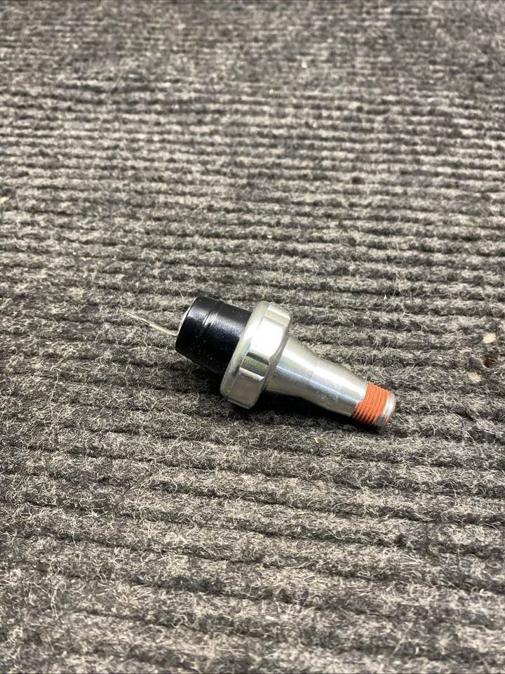 Sensor de presión de aceite del motor ACDelco D8050 Foto 3 de 4