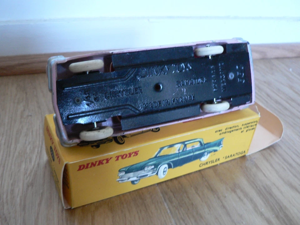 DINKY TOYS FRANCE Chrysler Saratoga 550 rose soutenu très bon état - Photo 4/4