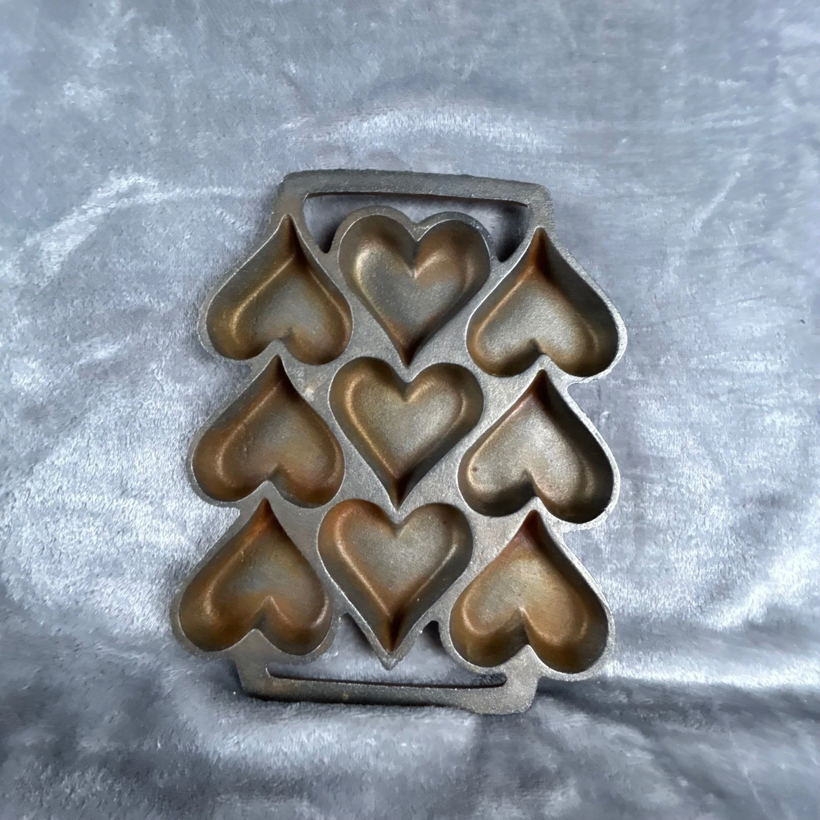 John Wright Cast Iron Heart Muffin Pan 9 Cup Baking Mold Wrightsville PA Vintage