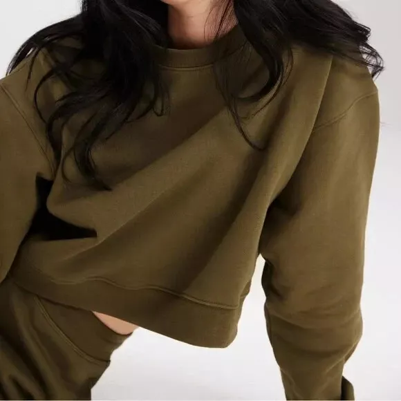girlfriend-collective cropped sweatshirt