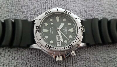 NICE SEIKO AGS KINETIC 5M23-6A60 SCUBA 200M. BLACK DIAL STAINLESS