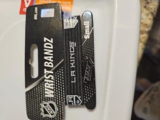 LOS ANGELES KINGS NHL HOCKEY WRIST BAND BANZ OFFICIALLY LICENSED SIZE SMALL