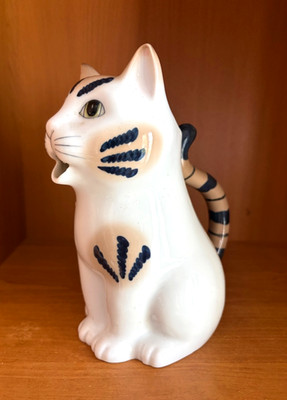 Vtg Henriksen  Cat Tiger Stripe  8''  Hand-Pained Glazed Porcelain Pitcher Japan