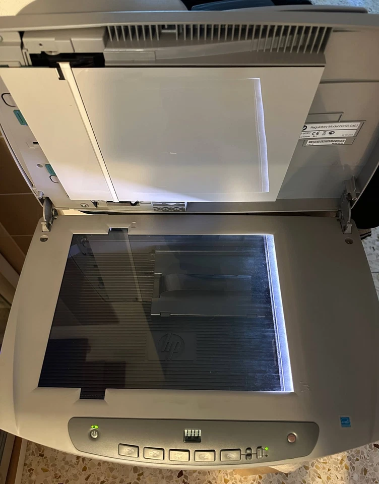 HP Scanjet 5590 - Scanner piano con ADF, auto scansione documenti e foto via USB - Immagine 3 di 4