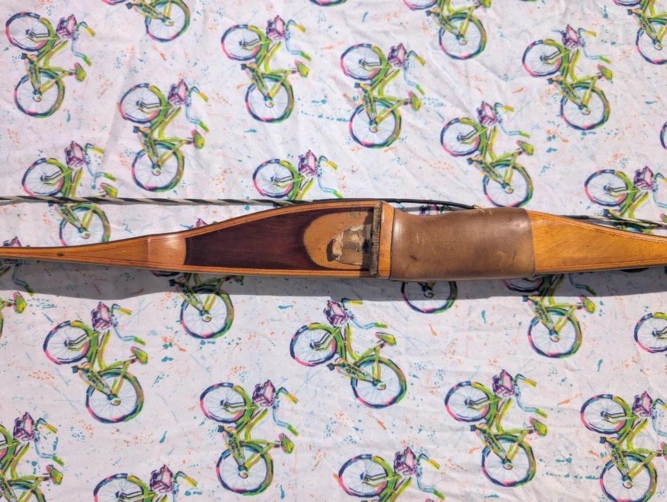 ARCO RECURVO FREAD BEAR 55 KODIAK MAGNUM, DE COLECCIÓN, GUC. ALMACENADO CORRECTAMENTE Y RECOGIDO! Foto 3 de 4